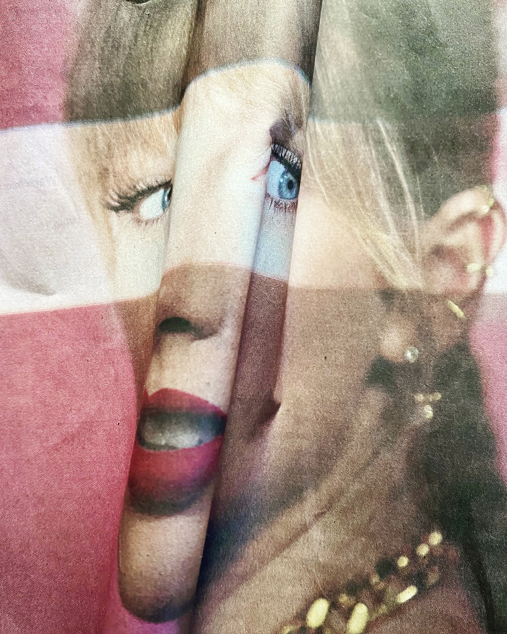 Krummer Kopf Nr. 104 guess who? tip: she is not a financial transaction code but a US popstar